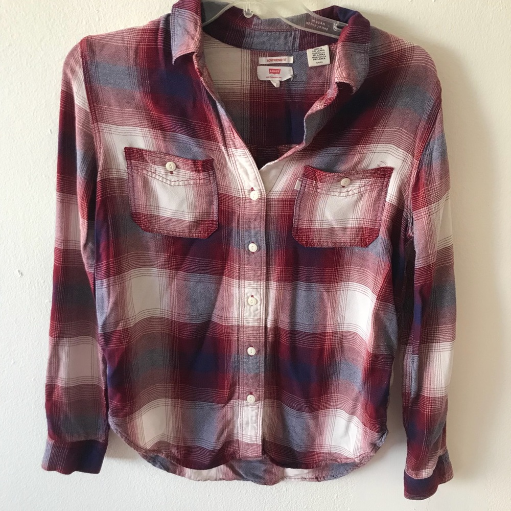 Red Levi’s Flannel!! ❤️💙